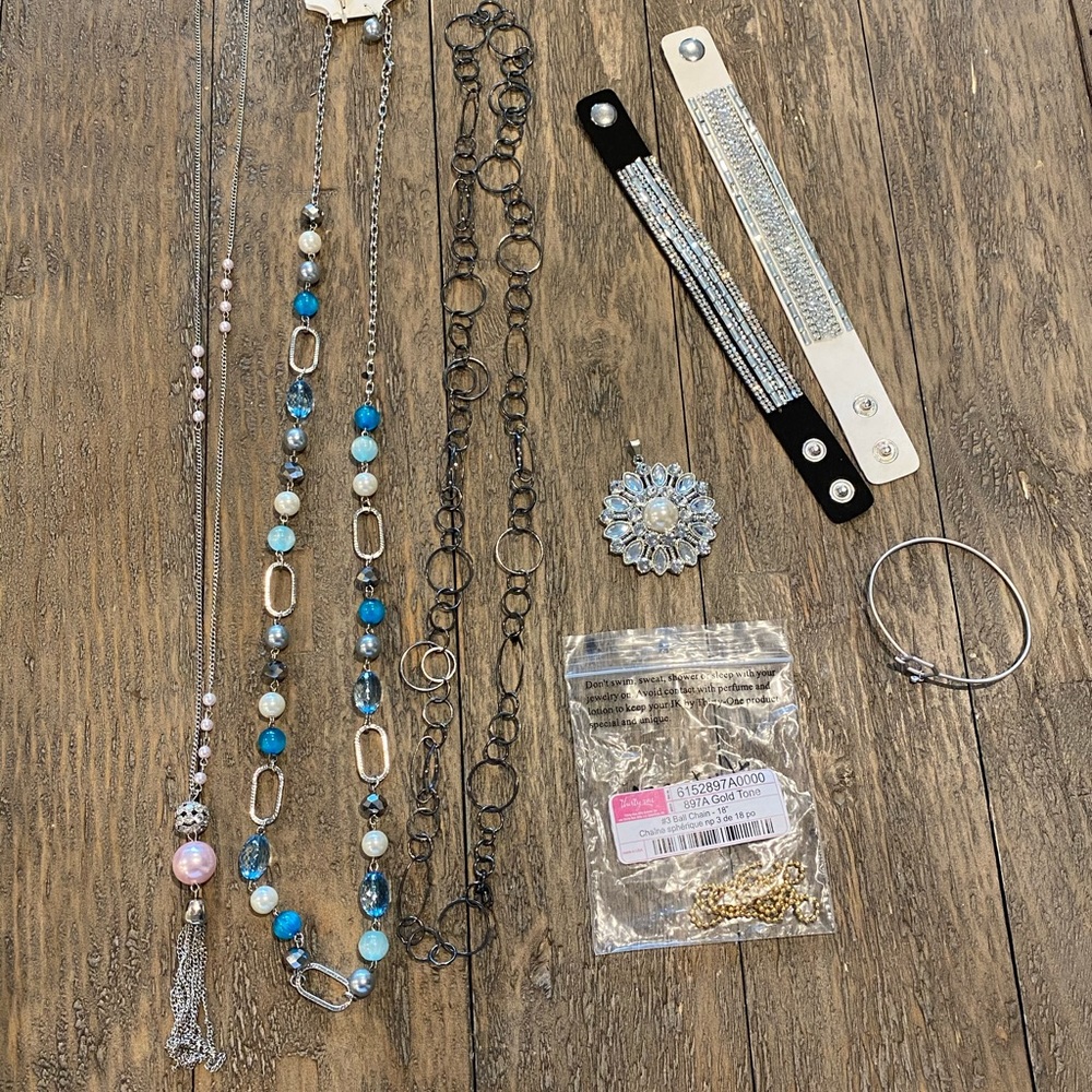 Jewelry lot: 8 pieces